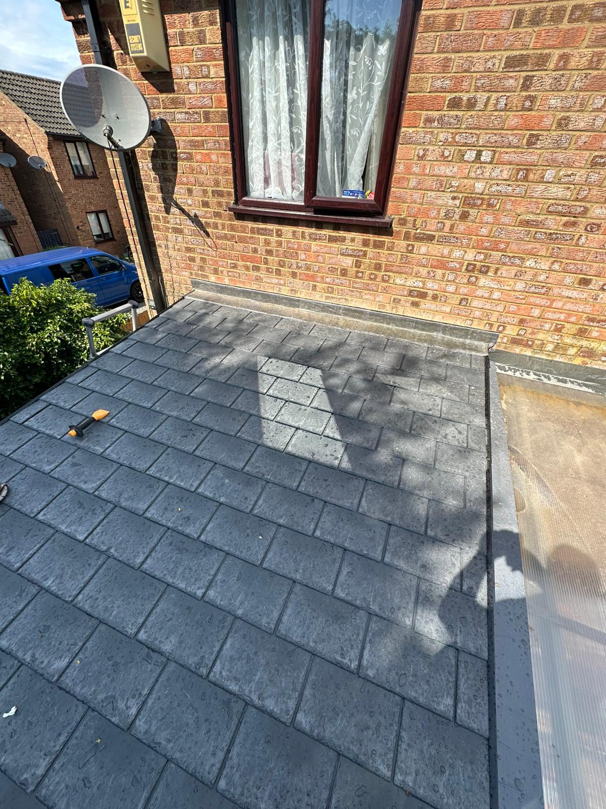 Lean To With Spotlights Outside